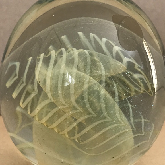 COLLECTORS SIGNED PAPERWEIGHT ENTWINED - Picture 9 of 13